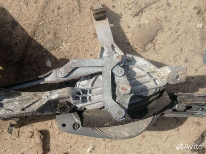 Трапеция стеклоочистителя мерседес Mercedes w124