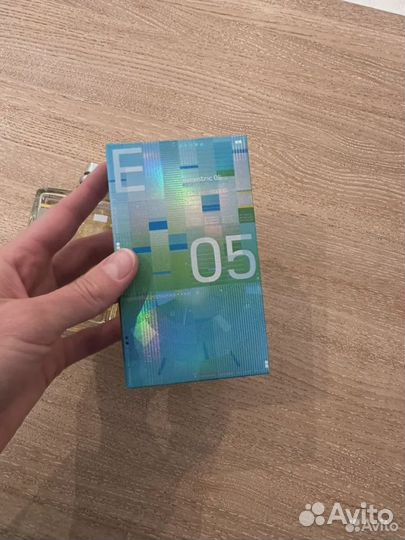 Молекула Escentric 05