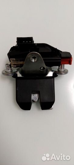 Замок багажника Volkswagen Polo