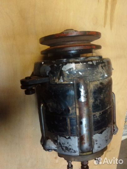 Генератор для трактора