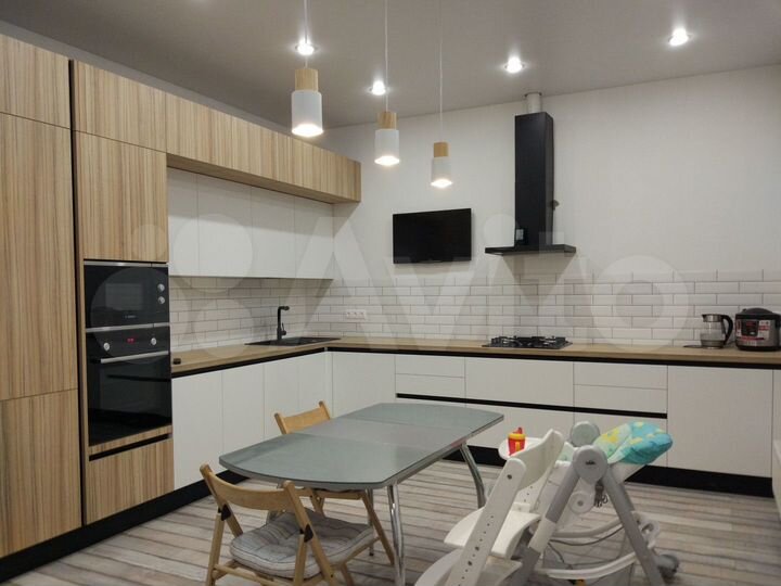 Дом 213 м² на участке 12,5 сот.