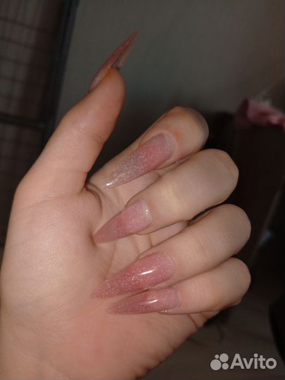 Модель на маникюр