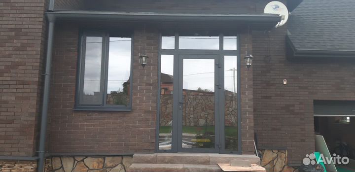 Алюминевые двери входные группы