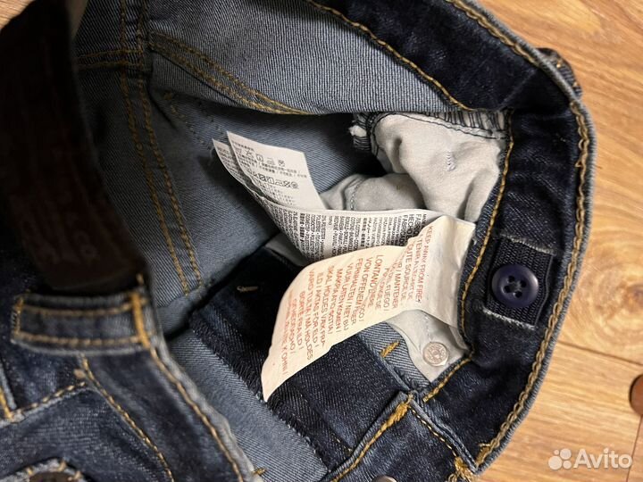 Новые джинсы Levi's