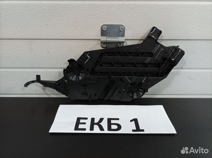 Кронштейн фары левый Skoda Octavia 2 А5 2004-2013