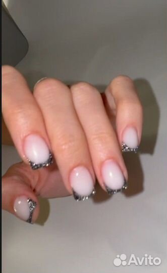 Модель на маникюр