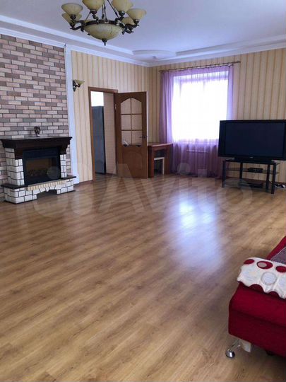 Коттедж 285 м² на участке 10 сот.