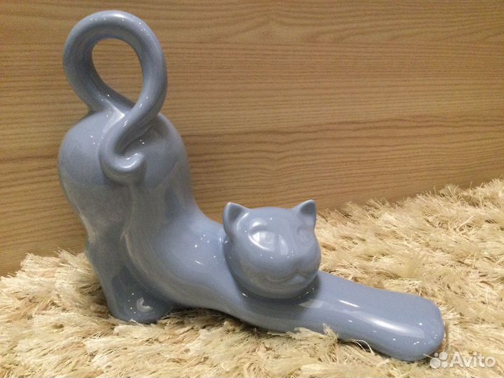Статуэтка фарфоровая кошка