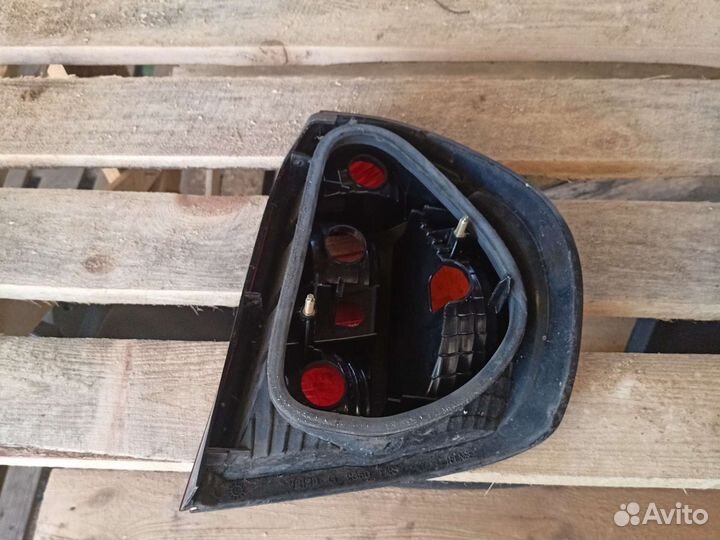 Задний левый фонарь renault symbol 1