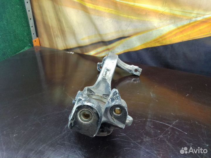 Кулак передний цапфа правая Audi A4 B6 B7 8E 2725
