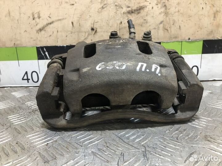 Суппорт передний правый Infiniti Qx 2004-2009