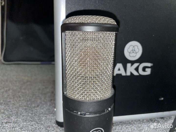 AKG P220 Студийный Микрофон