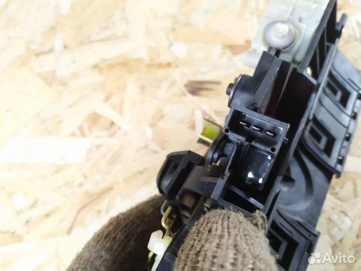 Замок багажника Audi A6 C5 3.0