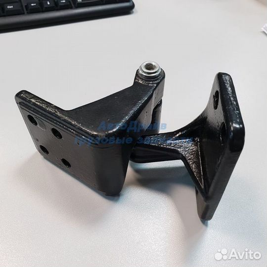 Петля двери ман тга тгх нижняя левая 81626906063