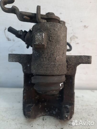 Суппорт тормозной задний левый Volkswagen Golf