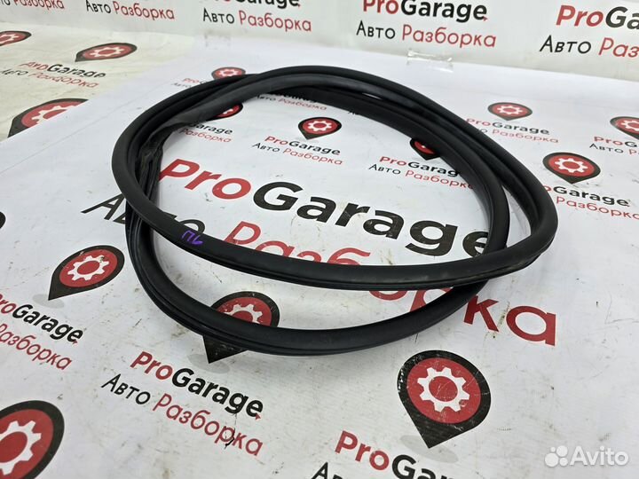 Уплотнитель двери передней левой Geely Coolray джи