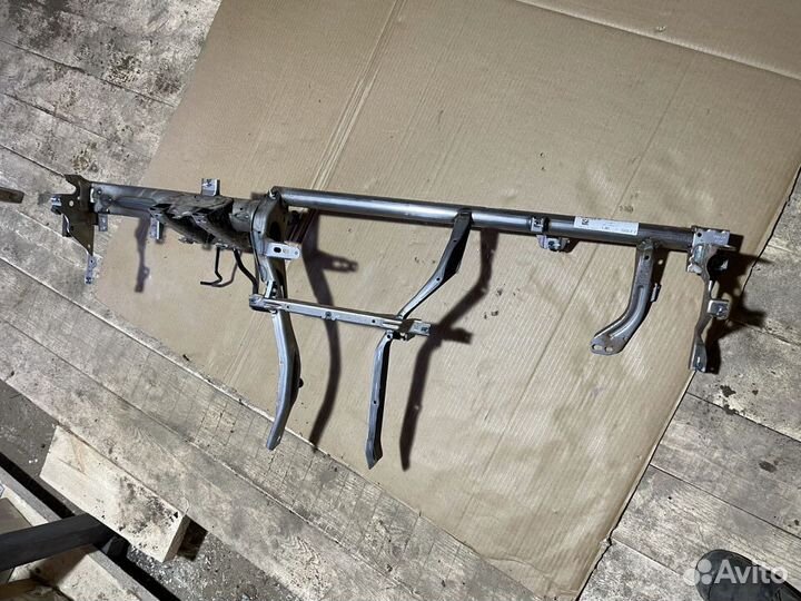 Усилитель кузова под панелью торпедой VW Гольф 7