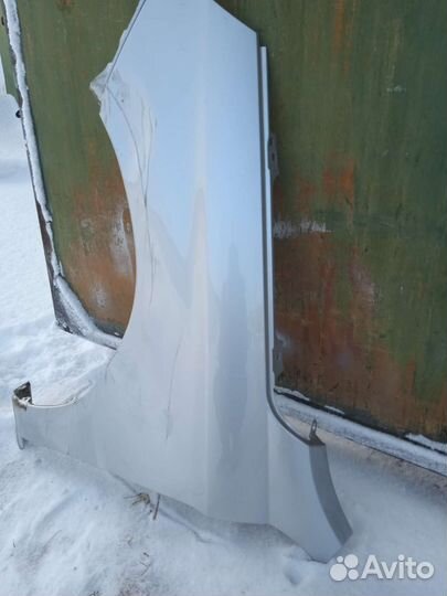 Крыло переднее левое