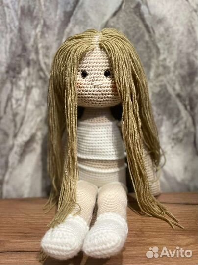 Вязаная кукла ручной работы