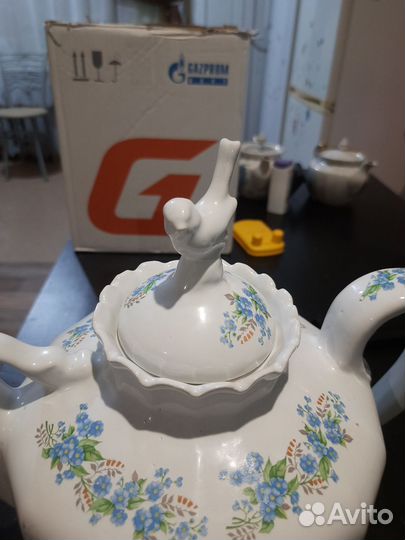 Фарфоровый чайник 3л