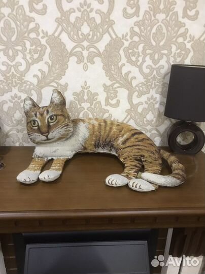 Кошка из гобелена