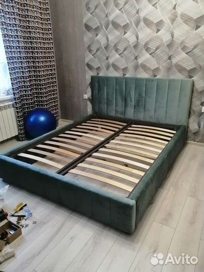 Интерьерные кровати