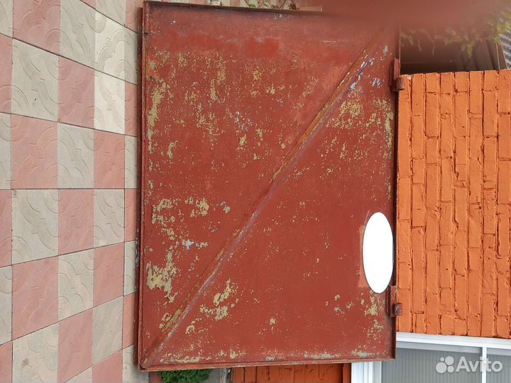Секционные ворота с калиткой бу