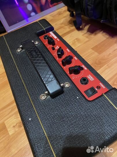 Для бас гитары комбоусилитель VOX 10B