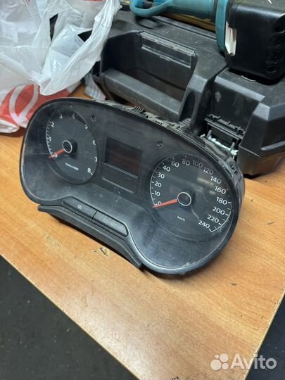 Volkswagen polo Панель приборов