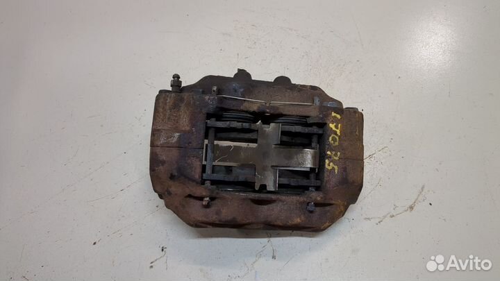 Суппорт Toyota Sequoia, 2001