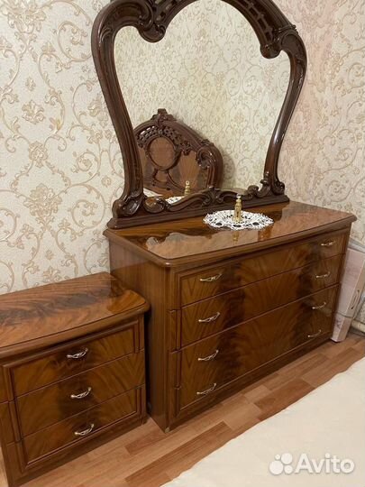 Спальный гарнитур