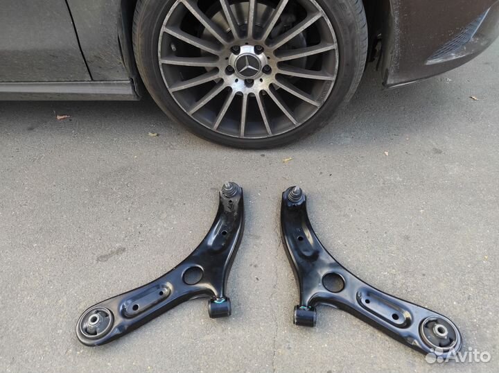 Рычаг левый и правый передний Scoda Octavia A5