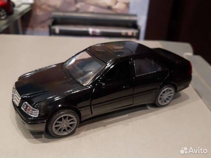 Модельные машинки Mercedes-Benz