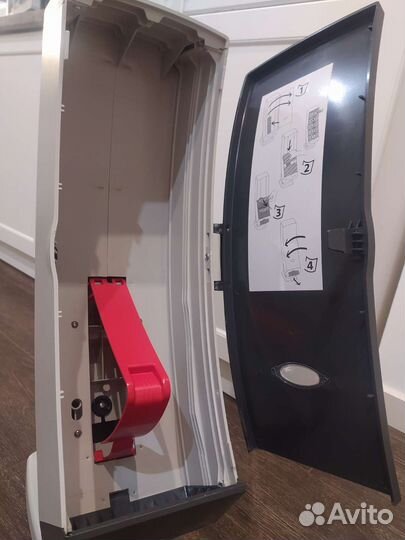 Диспенсер для бумажных полотенец