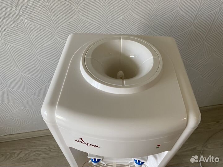 Кулер для воды новый