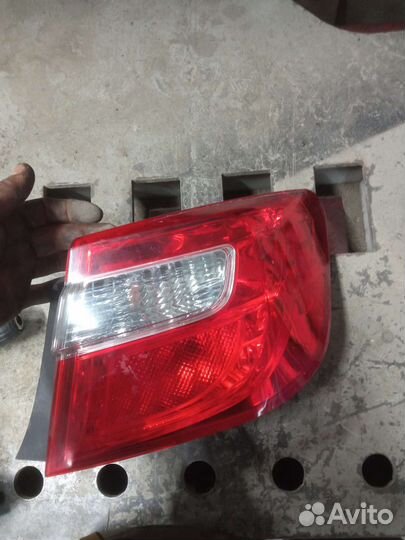 Задний правый фонарь таета камри