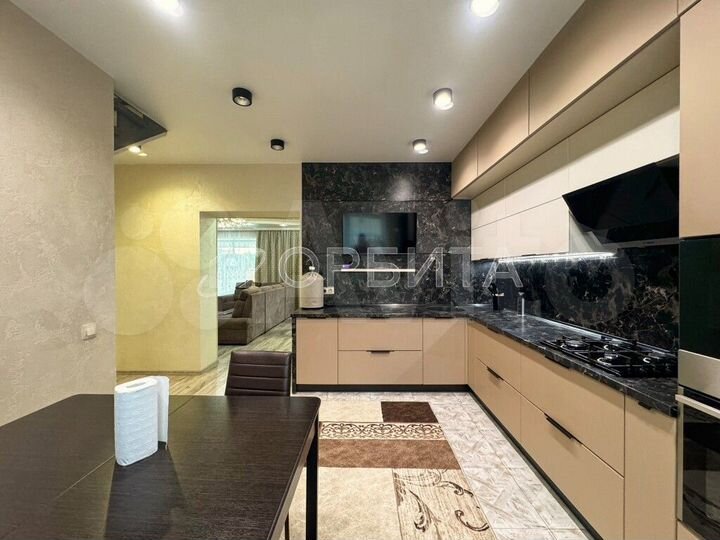 Дом 267,9 м² на участке 11 сот.