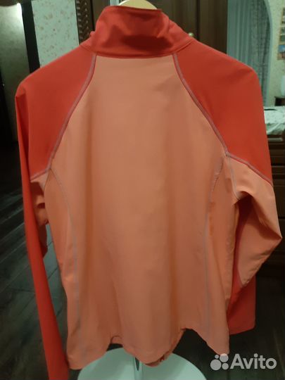 Фирменаяя ветровка для девушки