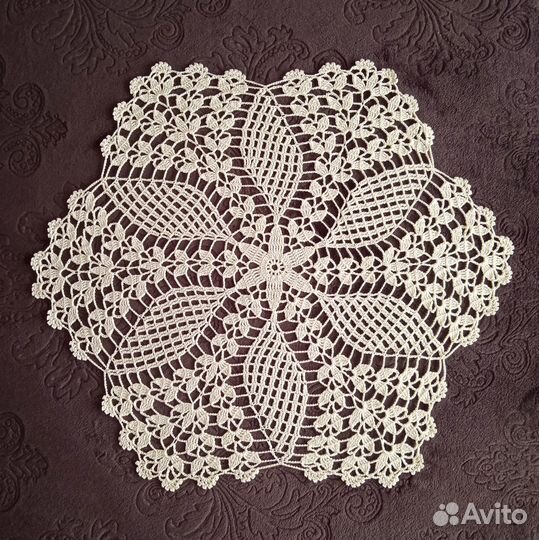 Салфетка вязаная 55 см (ручная работа)