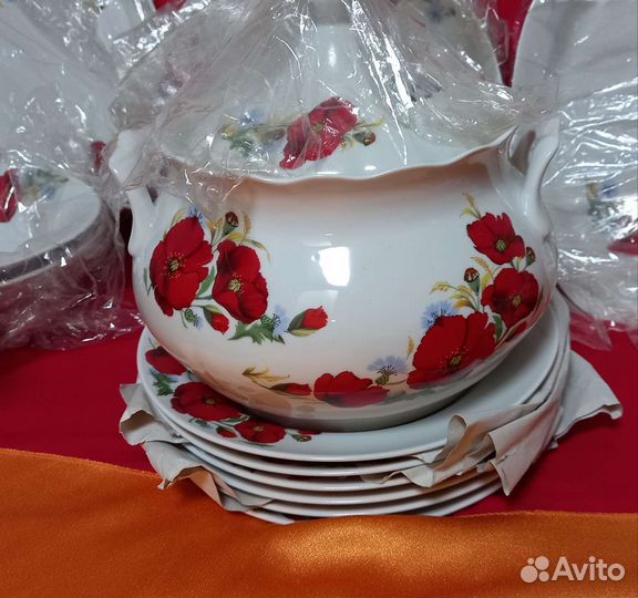 Тарелки, пиалы, супница от сервиза