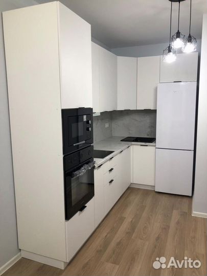 Кухня угловая белая