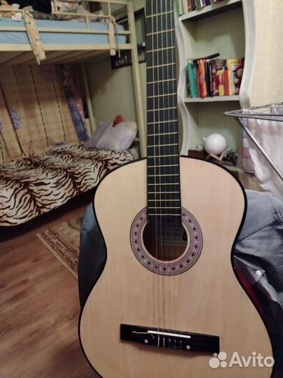 Акустическая гитара