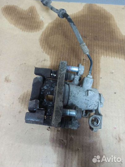 Суппорт задний правый Ситроен C5 X7 Ц5 Пежо 407