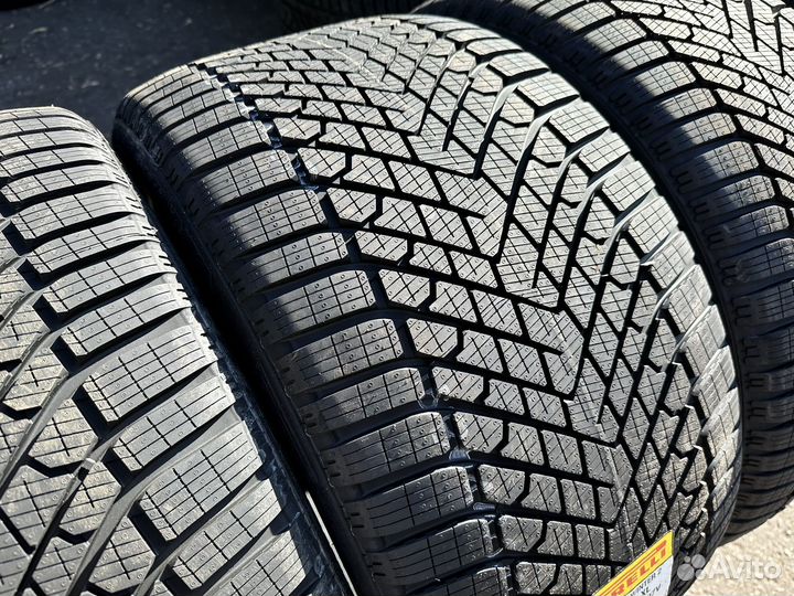 Pirelli Scorpion Winter 2 275/35 R22 и 315/30 R22