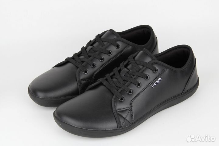 Босоногие черные кеды