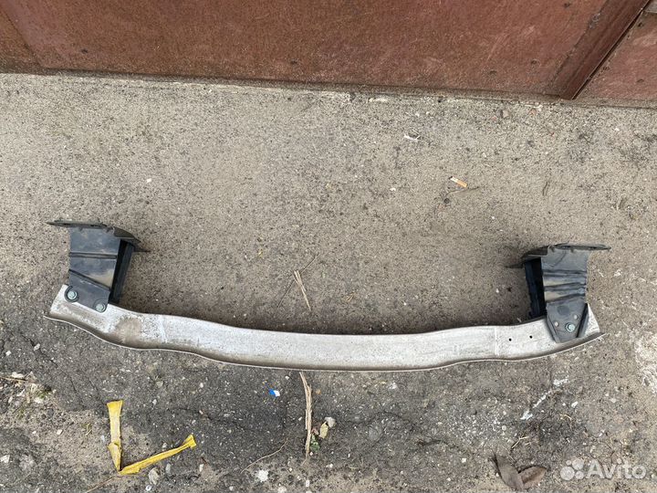 Усилитель переднего бампера Audi A3 8P 2004 - 2008