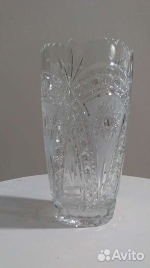 Большая хрустальная ваза для цветов