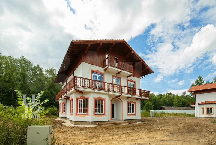 Дом 330 м² на участке 10 сот.