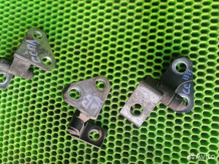 Петля двери на VW Passat B7 2008-2017 CC