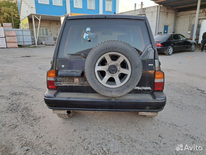 В разборе Suzuki Vitara 1: Chevrolet Geo Tracker